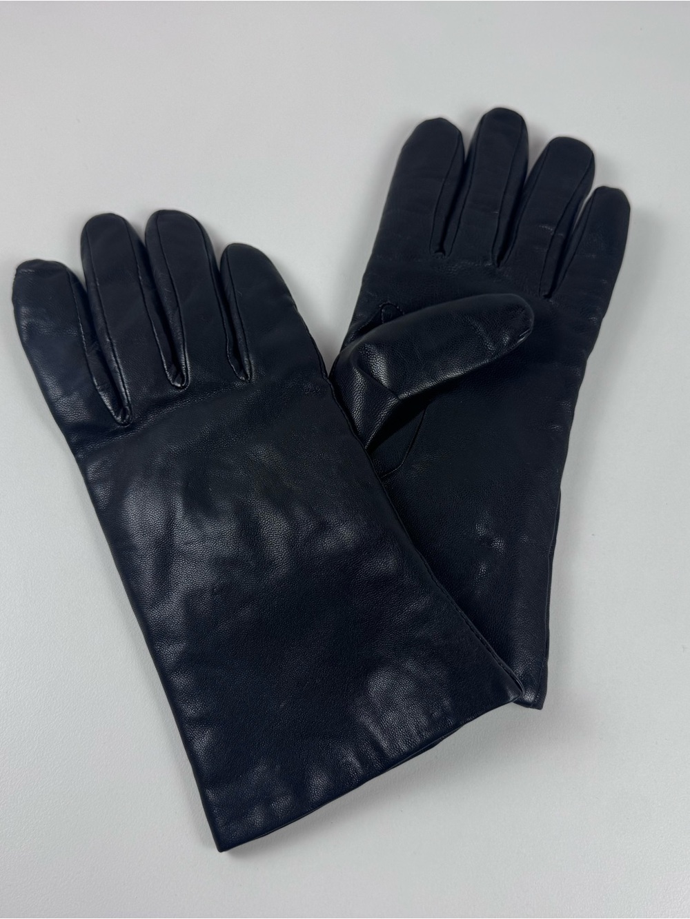 Isotoner Womens Classic Black Leather Gloves Thinsulate lining size 7.5 - Picture 5 of 8